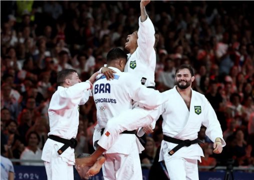 Brasil vence Itália conquista o bronze por equipes e termina os Jogos