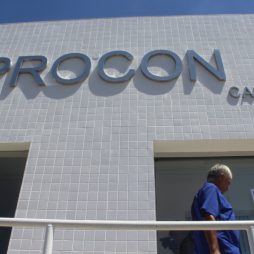 Procon faz alerta sobre golpe de falso cartão que está sendo aplicado em Campos