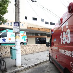 Idosa de 75 anos é atropelada em Campos por motociclista sem CNH