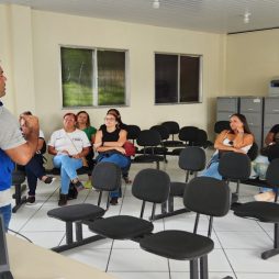 Agentes comunitários de saúde recebem capacitação sobre dengue em Campos