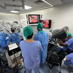 Primeira cirurgia robótica de cabeça e pescoço é realizada no interior do Estado do RJ