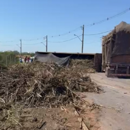 Motorista morre em tombo de caminhão de cana-de-açúcar na Baixada Campista